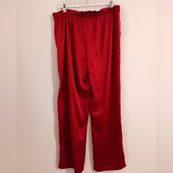 Victoria's Secret women's pajama bottoms red satin size LG NWT - Picture 2 of 7
